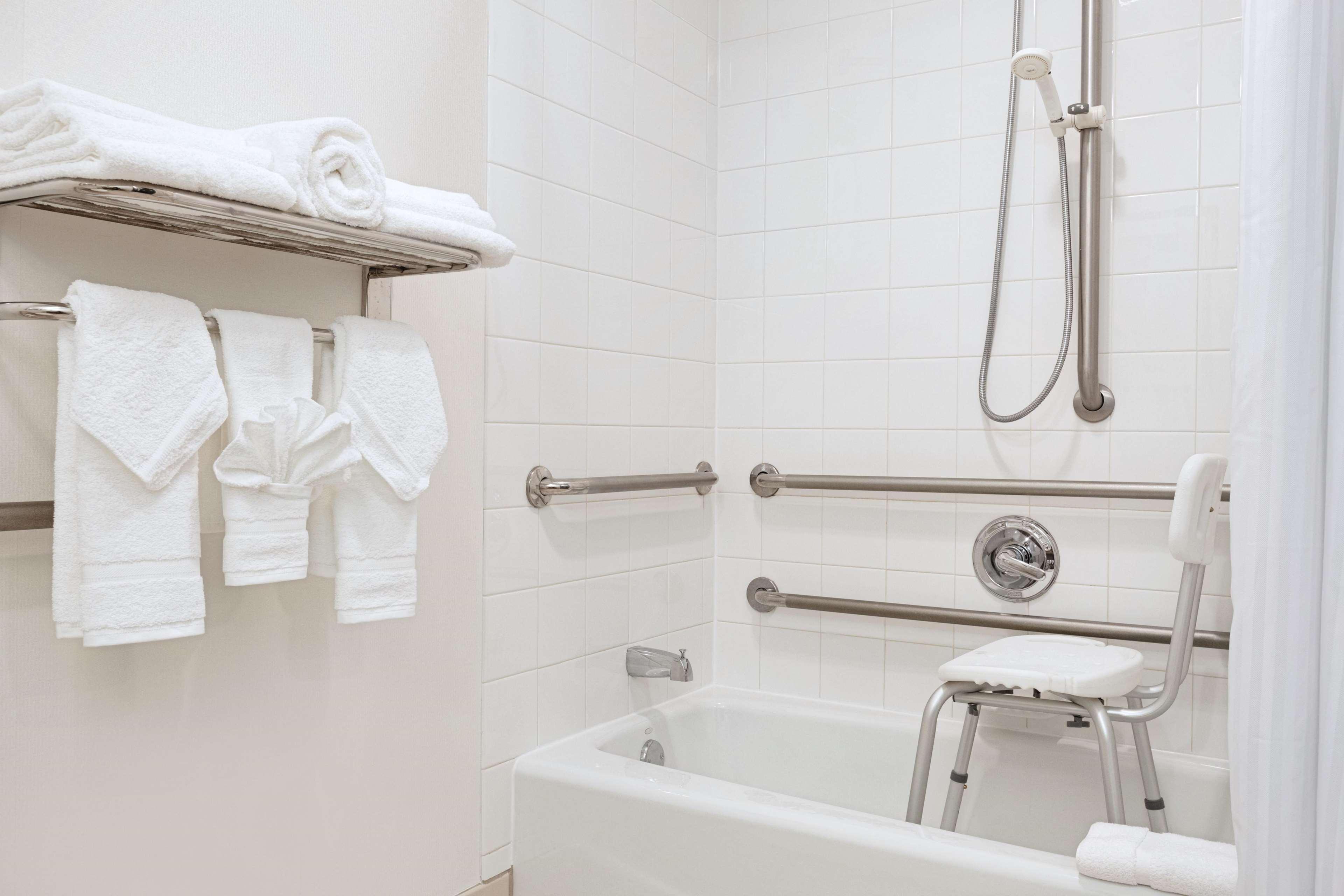 Hilton Garden Inn Вустер Экстерьер фото