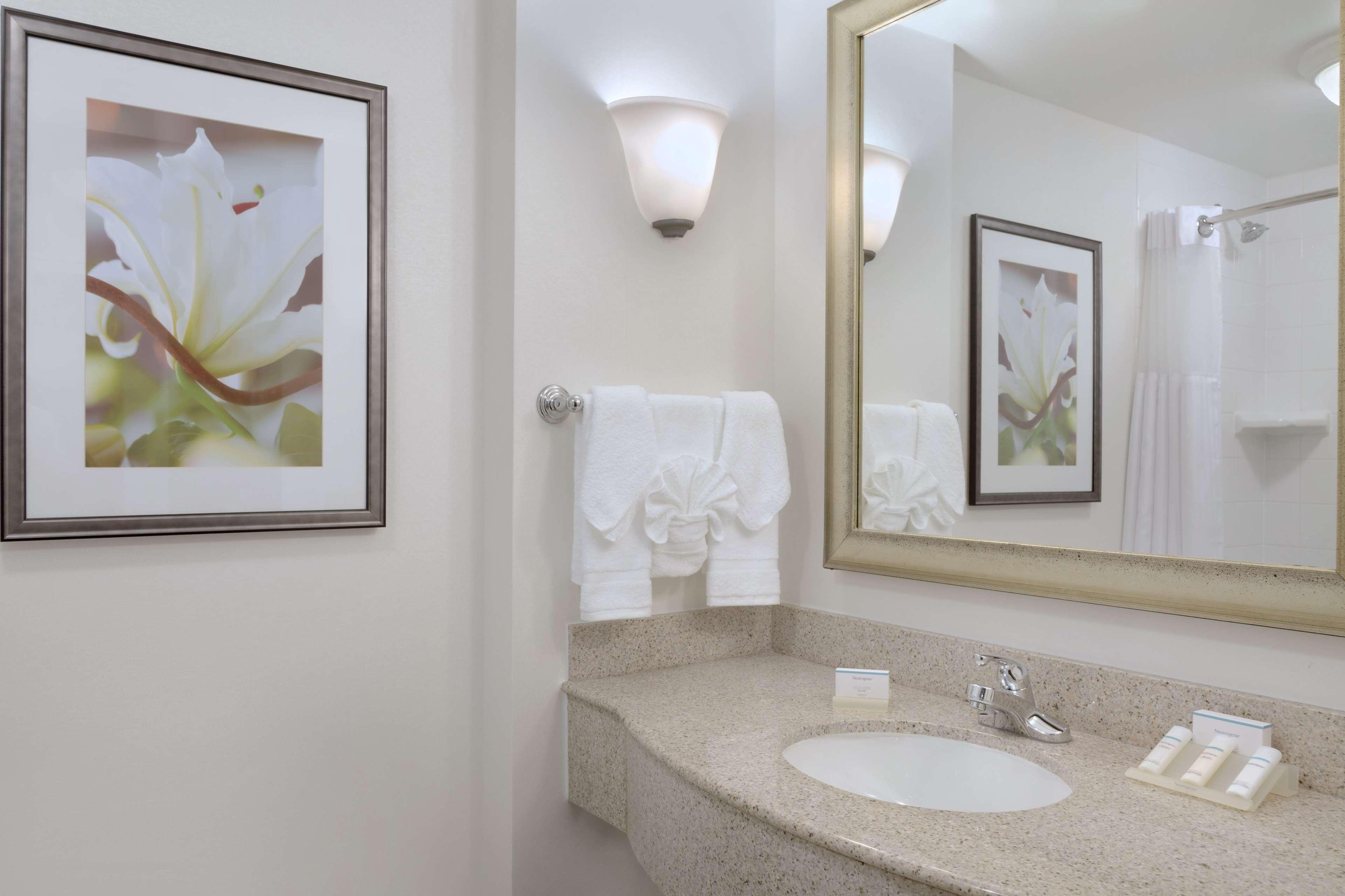 Hilton Garden Inn Вустер Экстерьер фото