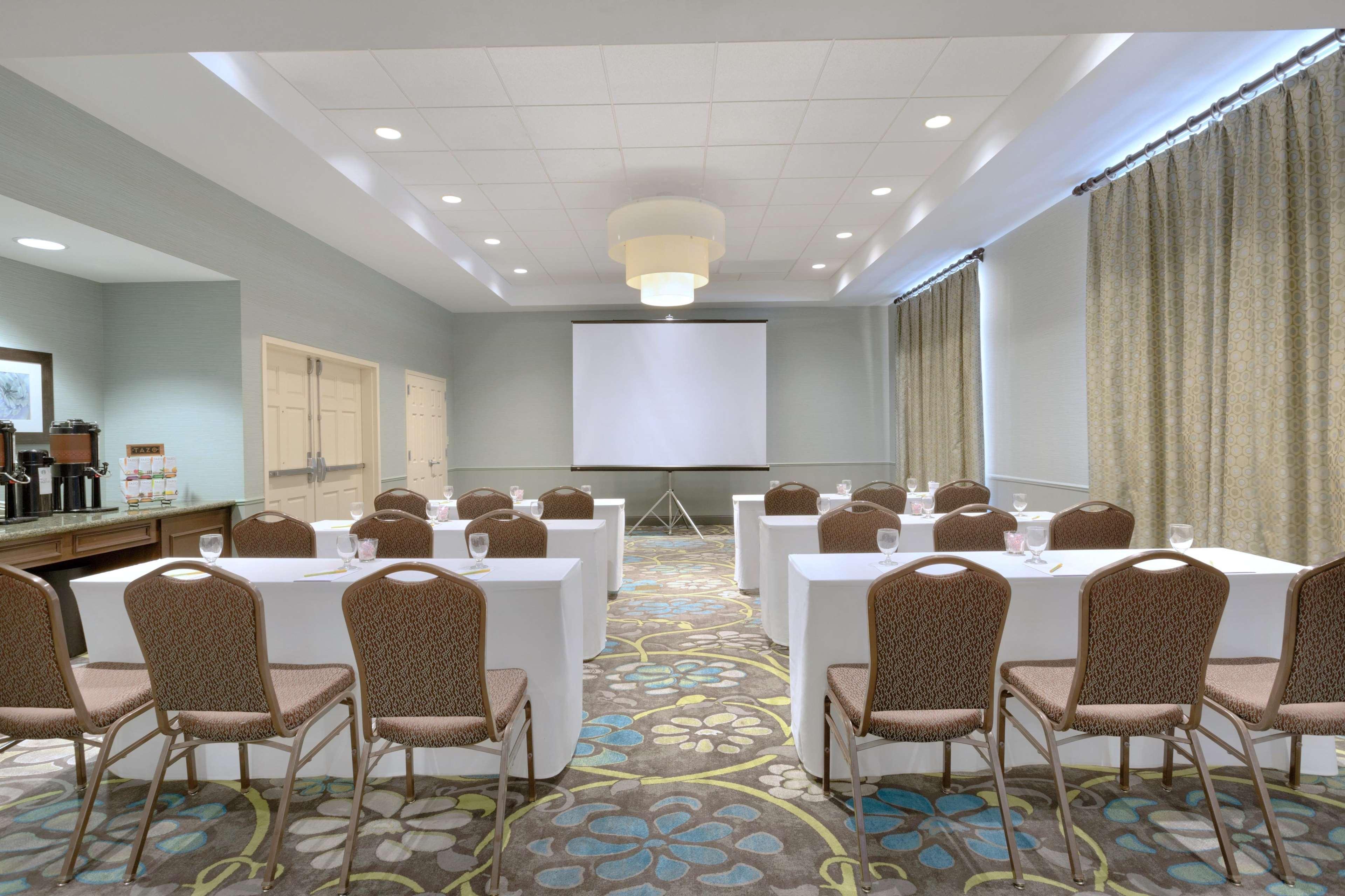 Hilton Garden Inn Вустер Экстерьер фото