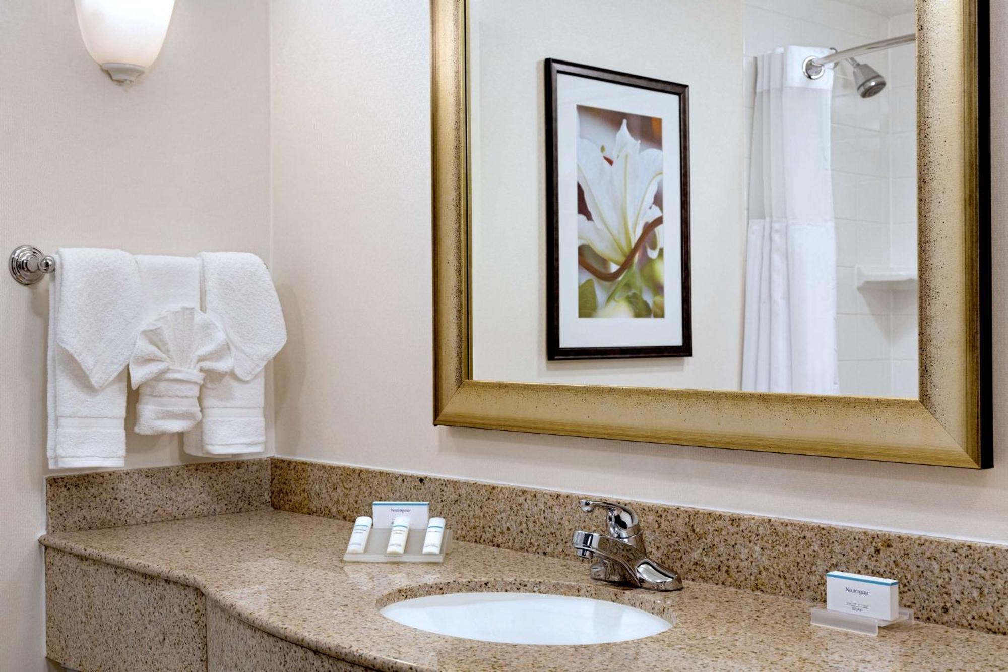 Hilton Garden Inn Вустер Экстерьер фото