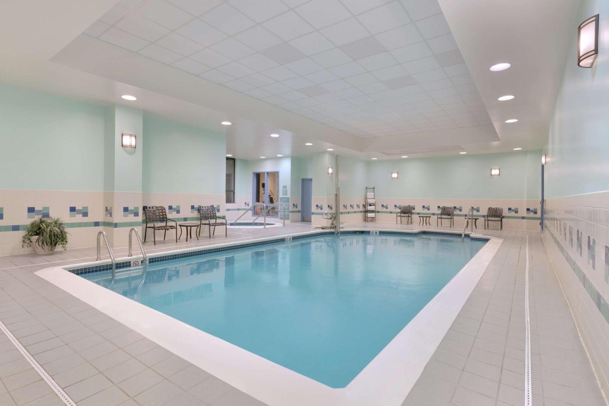 Hilton Garden Inn Вустер Экстерьер фото
