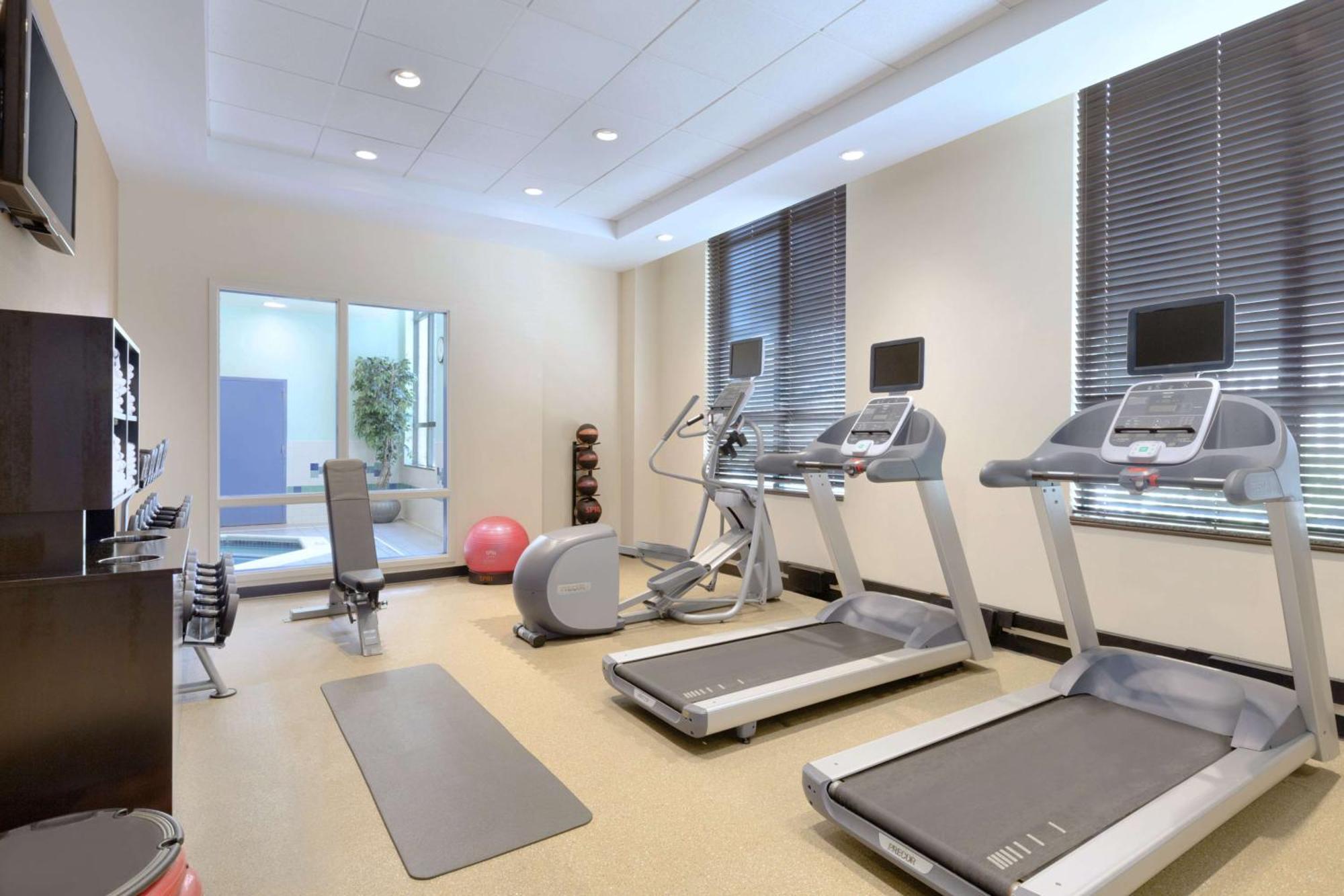 Hilton Garden Inn Вустер Экстерьер фото